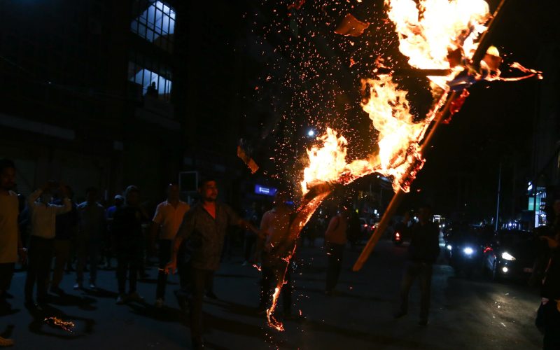 न्यूरोडमा बालेनको पुत्ला दहन (तस्बिरहरू)