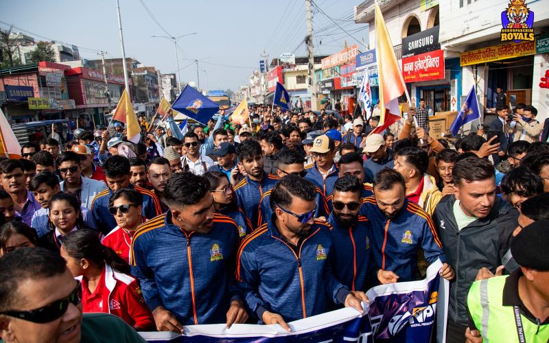 नेपाल प्रिमियर लिग (एनपिएल) टोली सुदुरपश्चिम रोयल्सले धनगढीमा सोमबार हजारौंको सहभागिताबीच भव्य र्याली