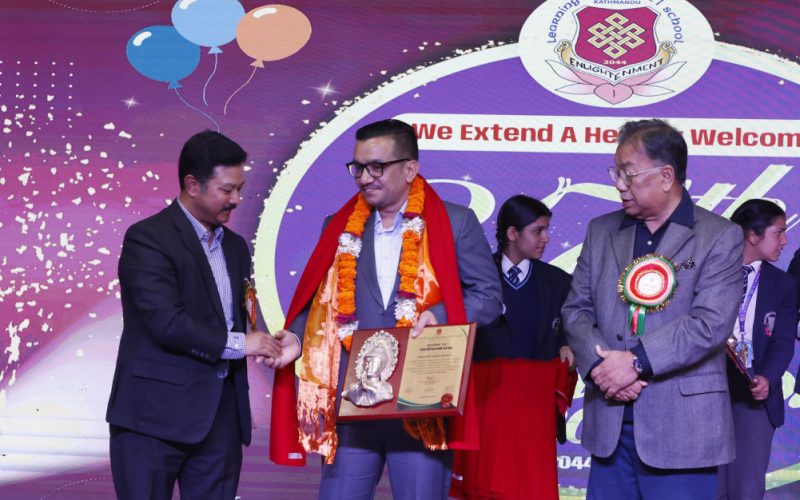 क्रिकेट प्रवर्धक शाही सम्मानित