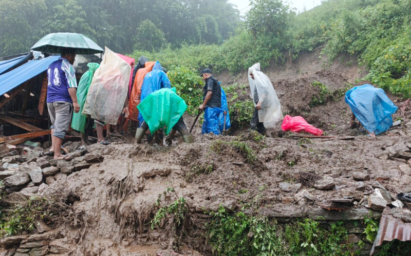 पोहोर पहिरोले पुरानो घर छाडे, अहिले नयाँ घरमै बगे बुढाबुढी
