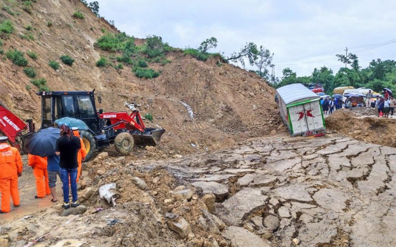 दाउन्ने सडकखण्ड एक वर्षमै ६३ पटक बन्द