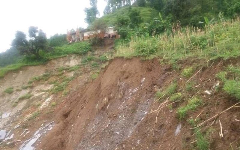 बैतडीको डोलवासीलाई वर्षेनी पहिरोकै चिन्ता