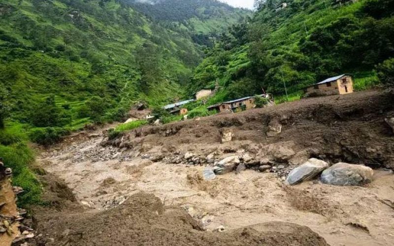 बाजुराको विच्ट्यामा ११ घर बाढीले बगे, सात घरमा क्षति