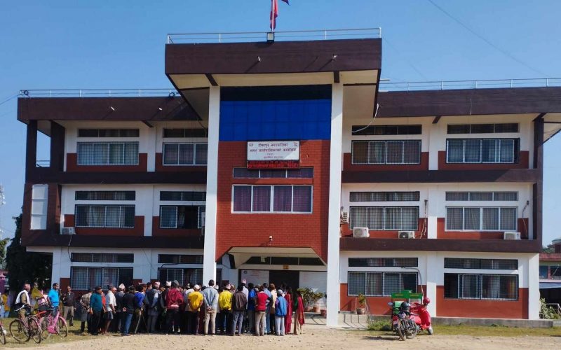 कैलालीको टीकापुर नगरपालिकामा तालाबन्दी