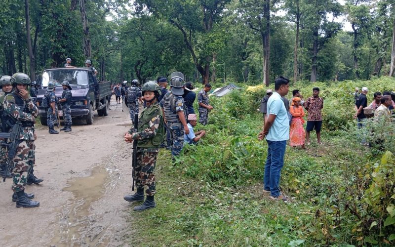 कञ्चनपुरमा दुई सामुदायिक वनमा गरिएको अतिक्रमण हटाइयो