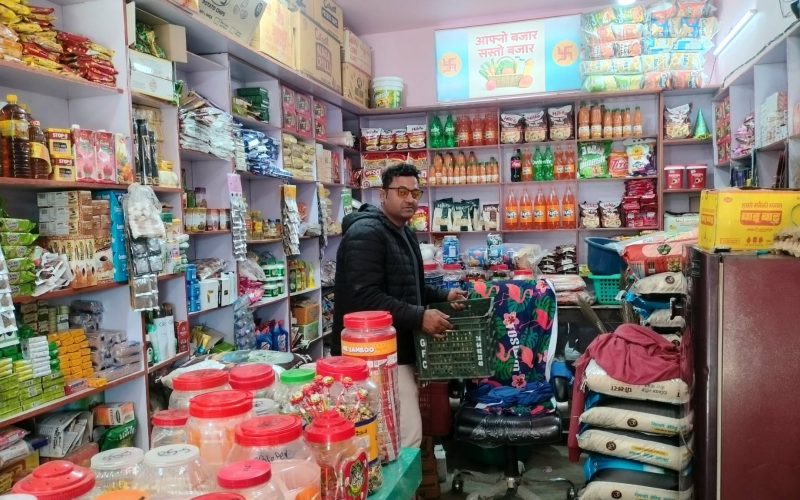 विदेशबाट फर्केर गाउँमै ‘सस्तोबजार’ सञ्चालन
