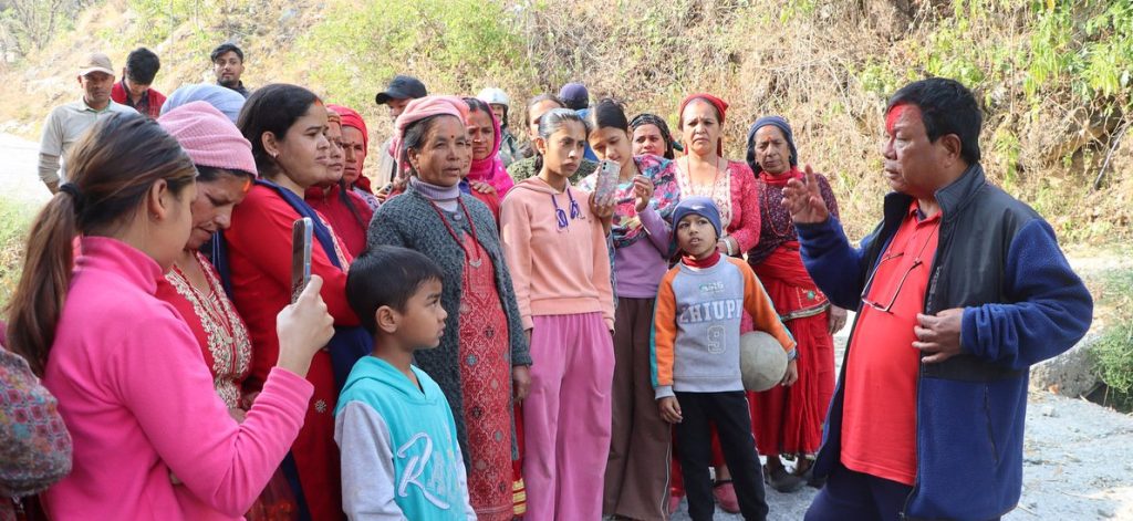 म्याग्दीका गाउँ–गाउँ पुगेर मतदातालाई महावीरको अपिल– मन लागे भोट देऊ, नलागे नदेऊ