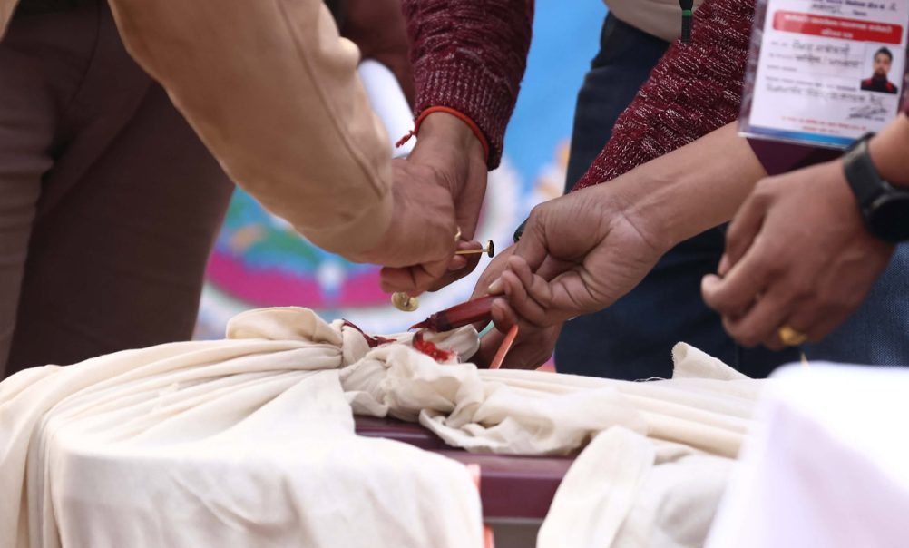 ओखलढुंगाको मानेभञ्ज्याङ-७ मा कर्मचारीले मात्रै खसाले ४ भोट, स्थानीयको बहिष्कार